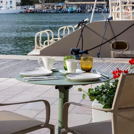 Western Du Roy D'aragon Otel