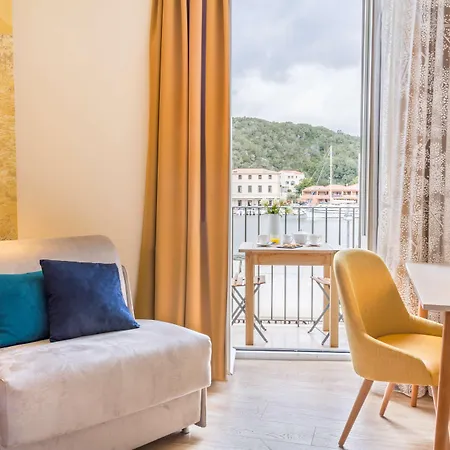 Western Du Roy D'aragon Otel 3*