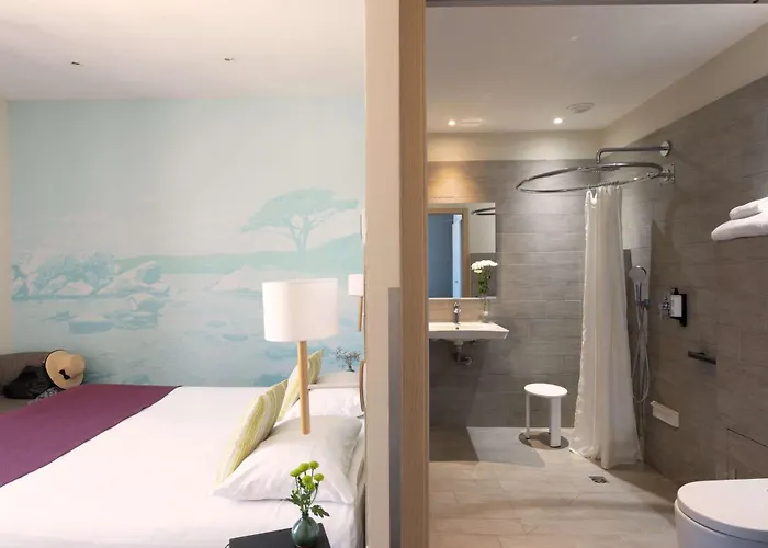 Western Du Roy D'aragon Bonifacio (Corsica)