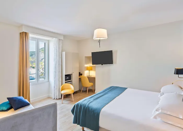 Western Du Roy D'aragon Bonifacio (Corsica)